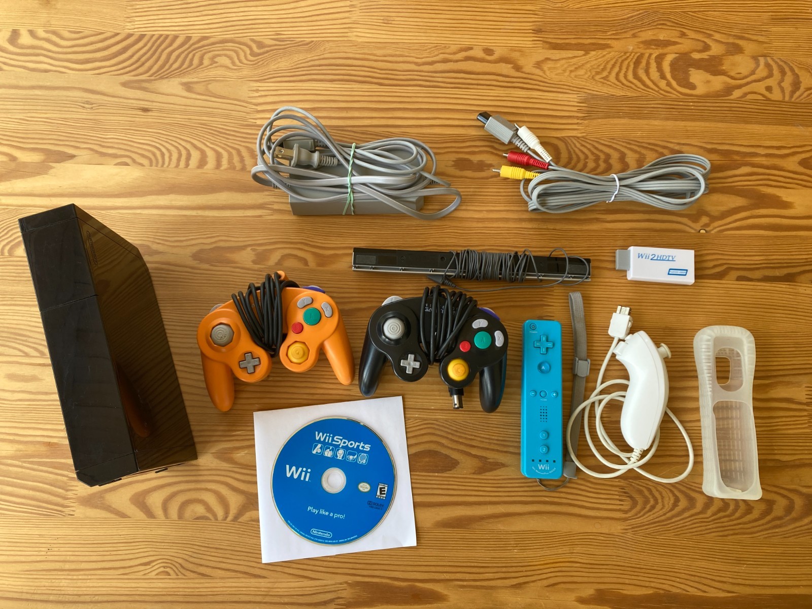 Nintendo Wii Bundle: Plays GameCube! + 2 GC Controllers + Wii Sports, Tested