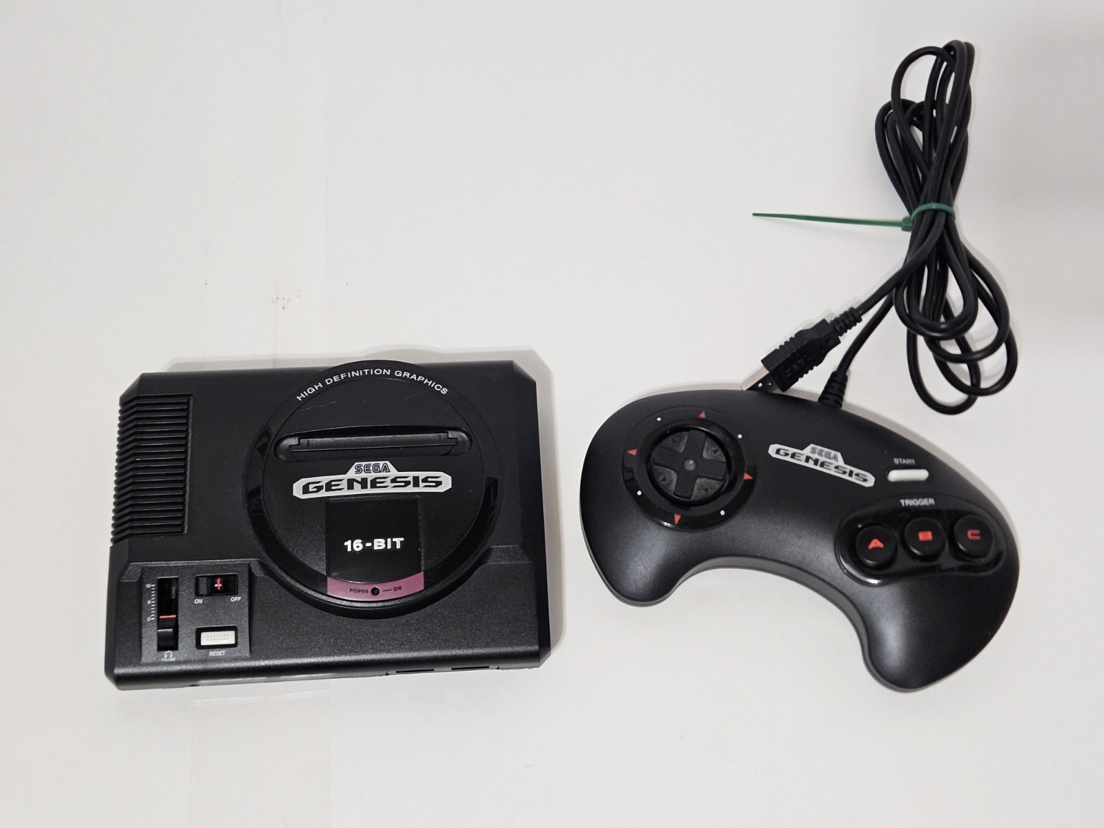 SEGA Genesis Retro Mini Console MK-16000 w/Controller Lunar Mod 68 Games Tested
