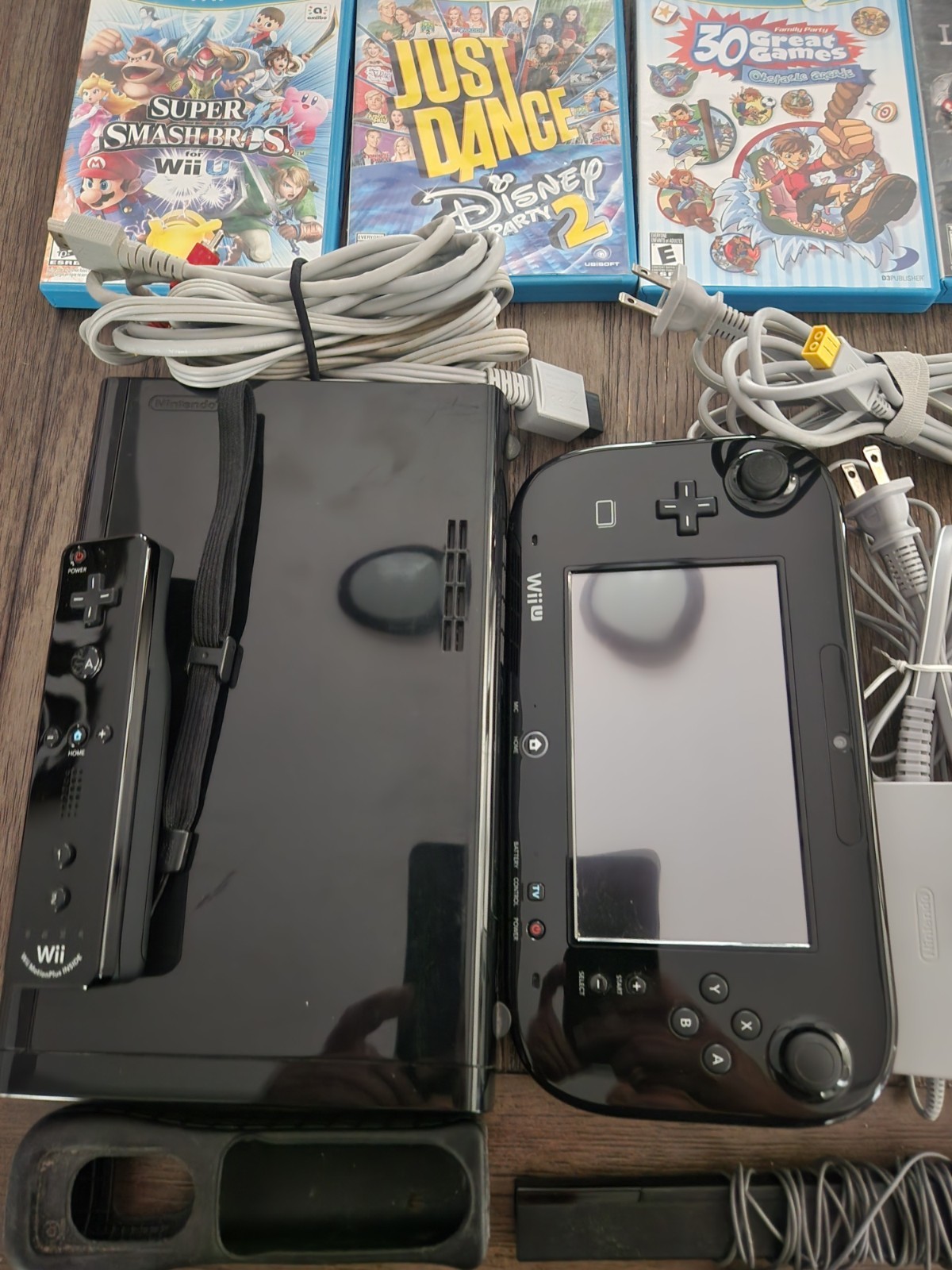 Nintendo Wii U Black Console w/ GamePad, 1 Wii Remotes, & 4 Games