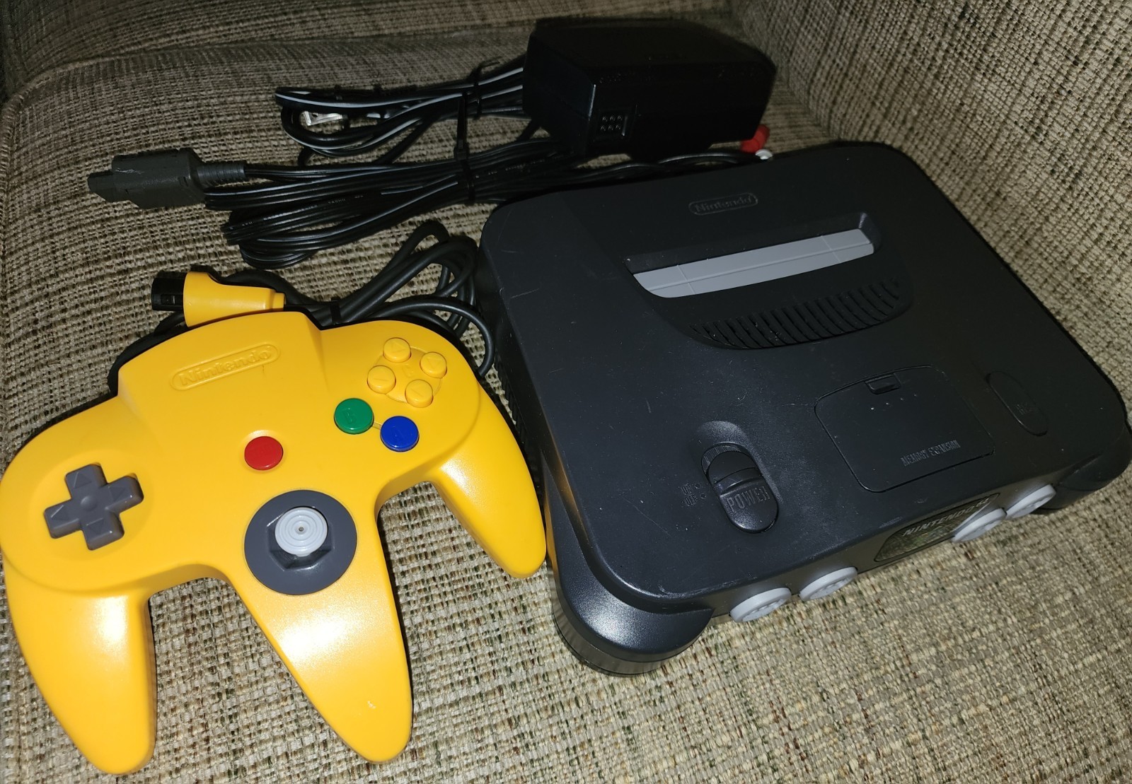 Nintendo 64 System 32MB Home Console – Charcoal Gray