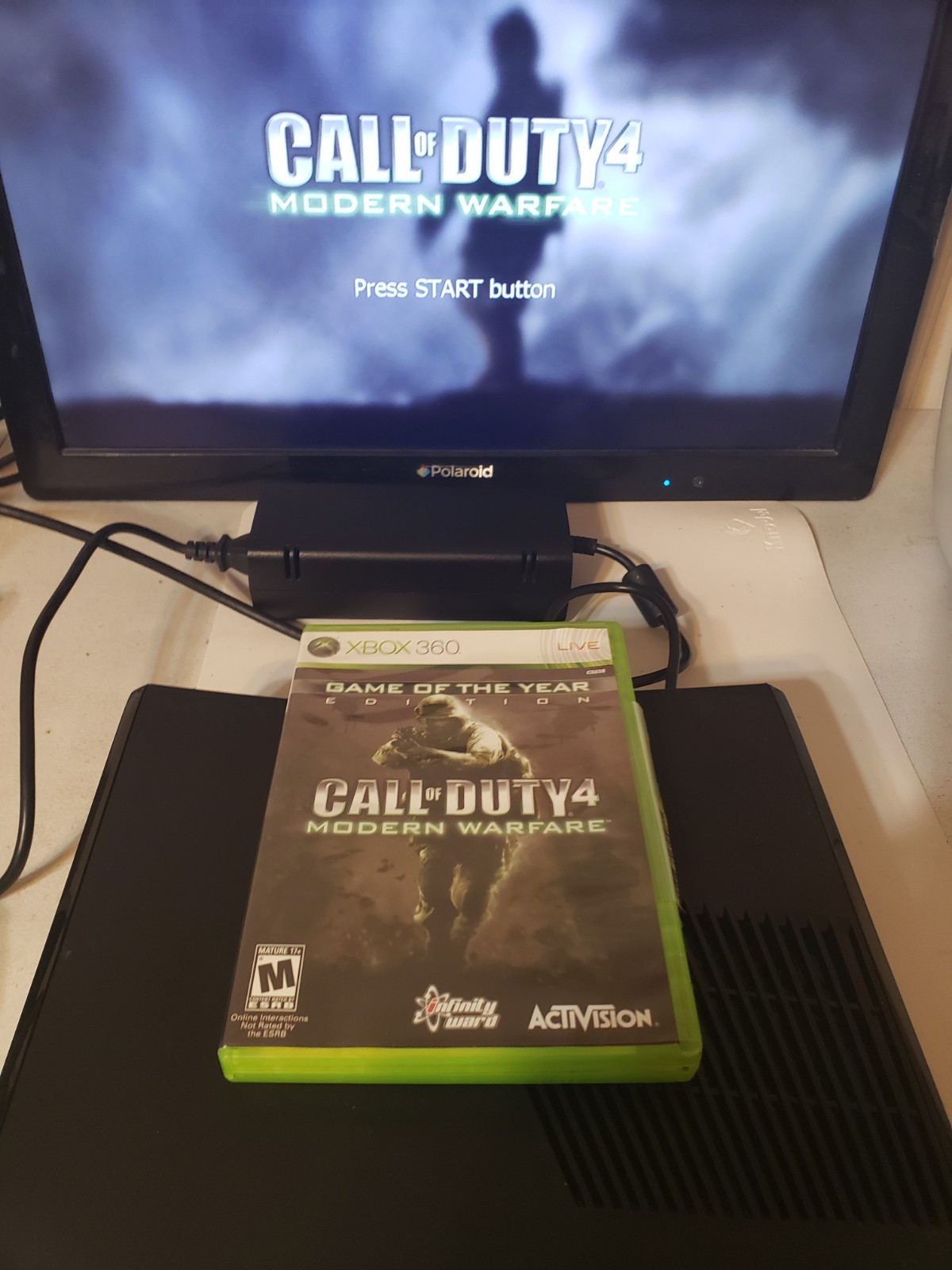 Microsoft Xbox 360 S Console 1439 320GB – Bundle: Controller, Cords, HDMI, Games