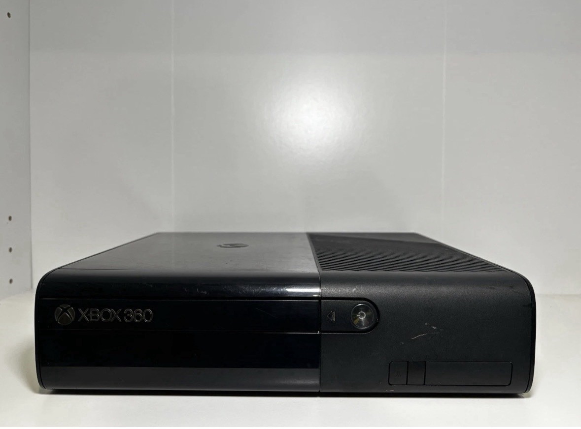 Microsoft Xbox 360 E Console (Model 1538 For Parts or Repair