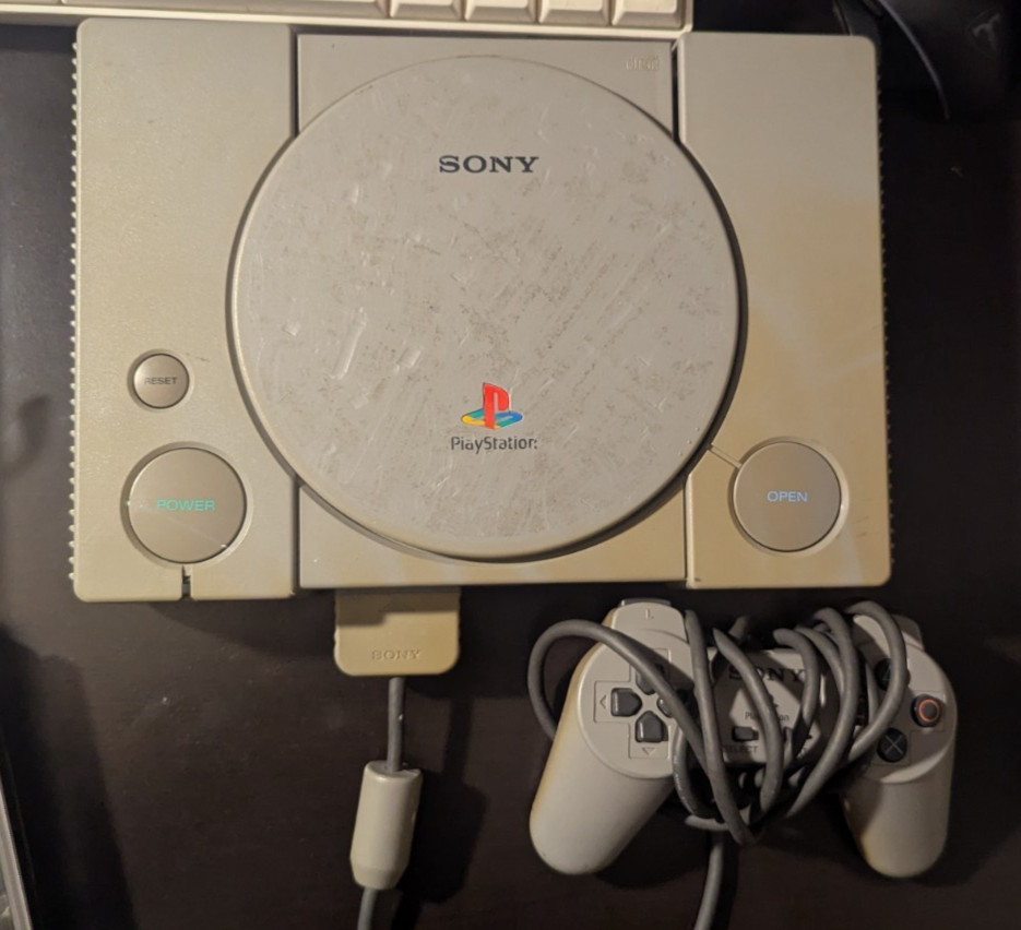 Sony PlayStation 1 Launch Edition Console Gray w/ FF VIII and controller