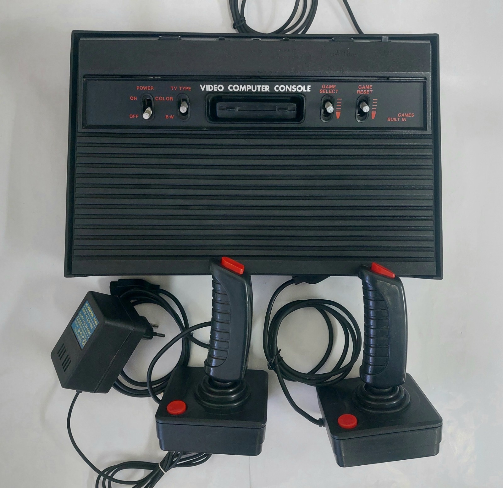 Atari from 90’s very good condition works perfectly fine with fancy games