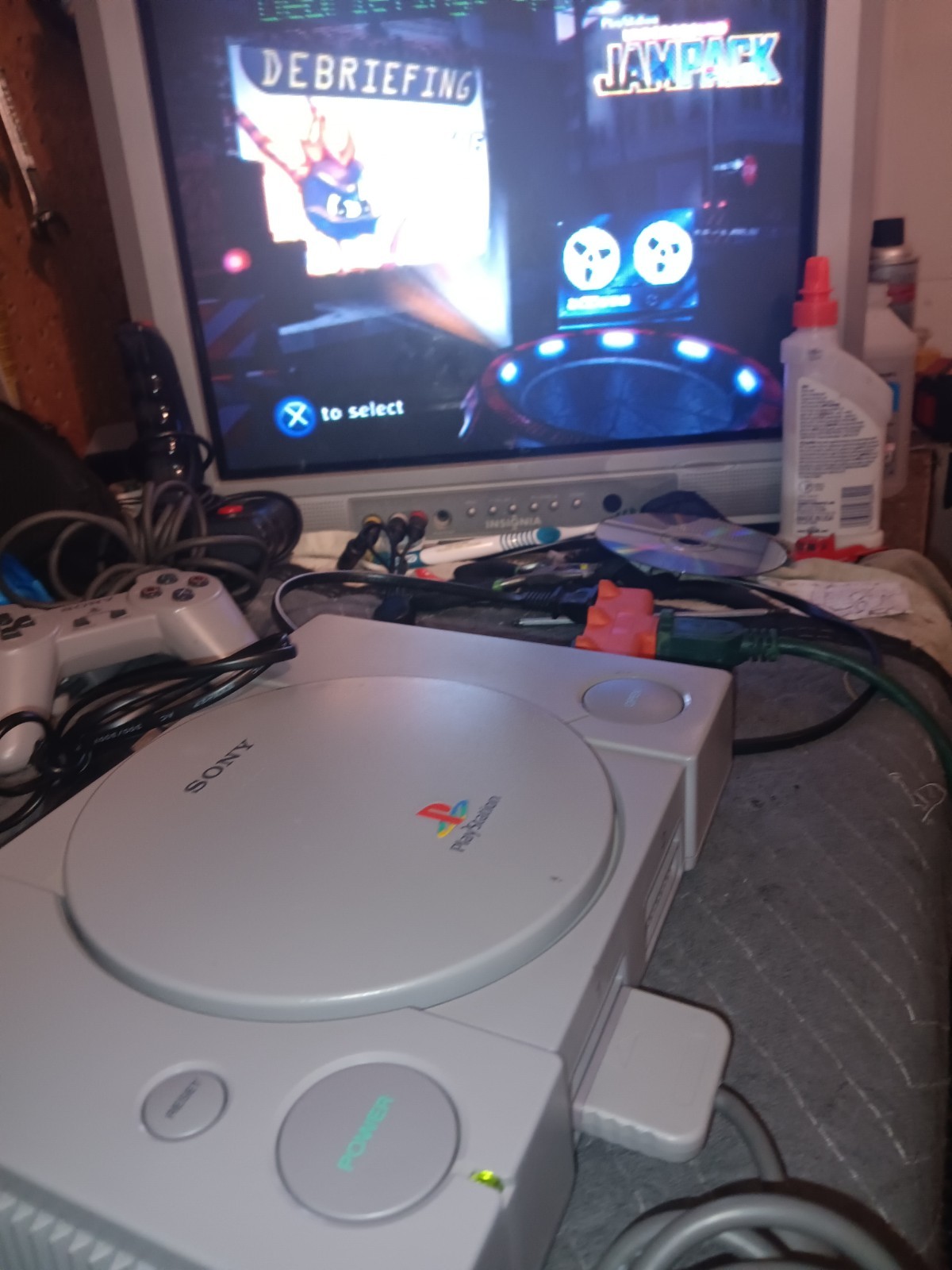 SONY PLAYSTATION 1 CONSOLE W/ 1 CONTROLLER,Game & CABLES -TESTE (WBP013750)