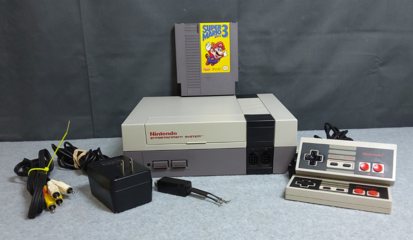 Nintendo Entertainment System NES Console – Gray (NES-001)