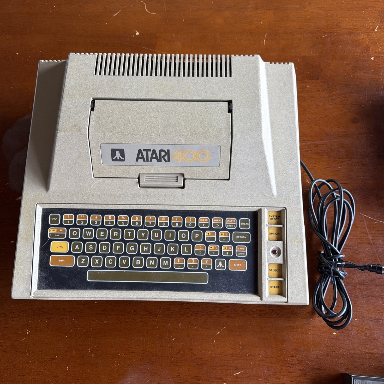 Atari 400 Computer Console, 4 Joysticks, Cables, Game UNTESTED Powers On!