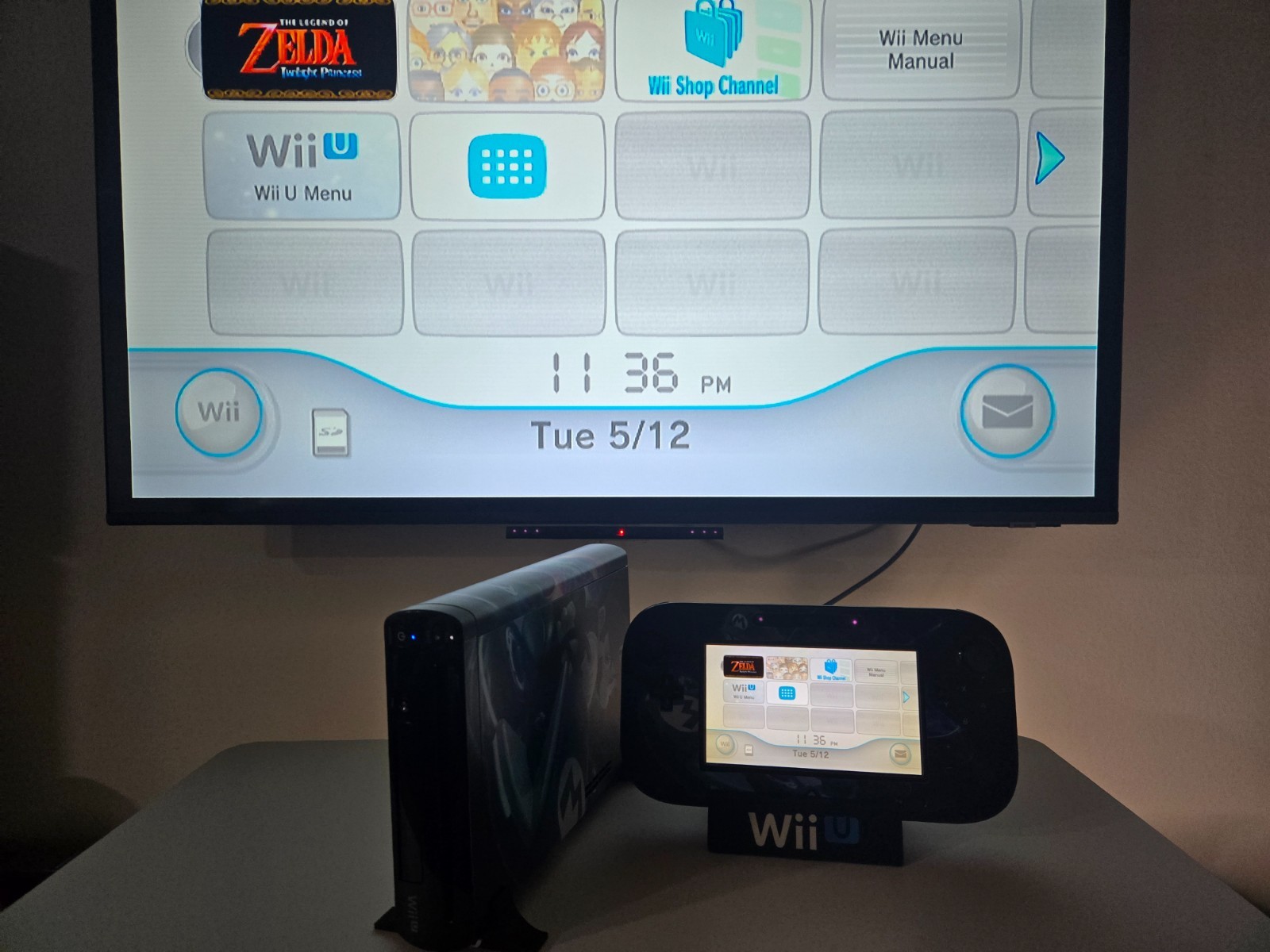 Nintendo Wii U Console Black 32GB Complete Set USA Free Stands and Vinyl Wrapped