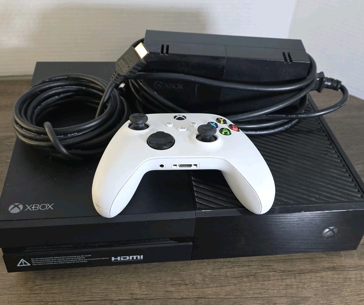 Microsoft Xbox One 500GB Console 1540 W/ Robot White 1914 Controller Power HDMI
