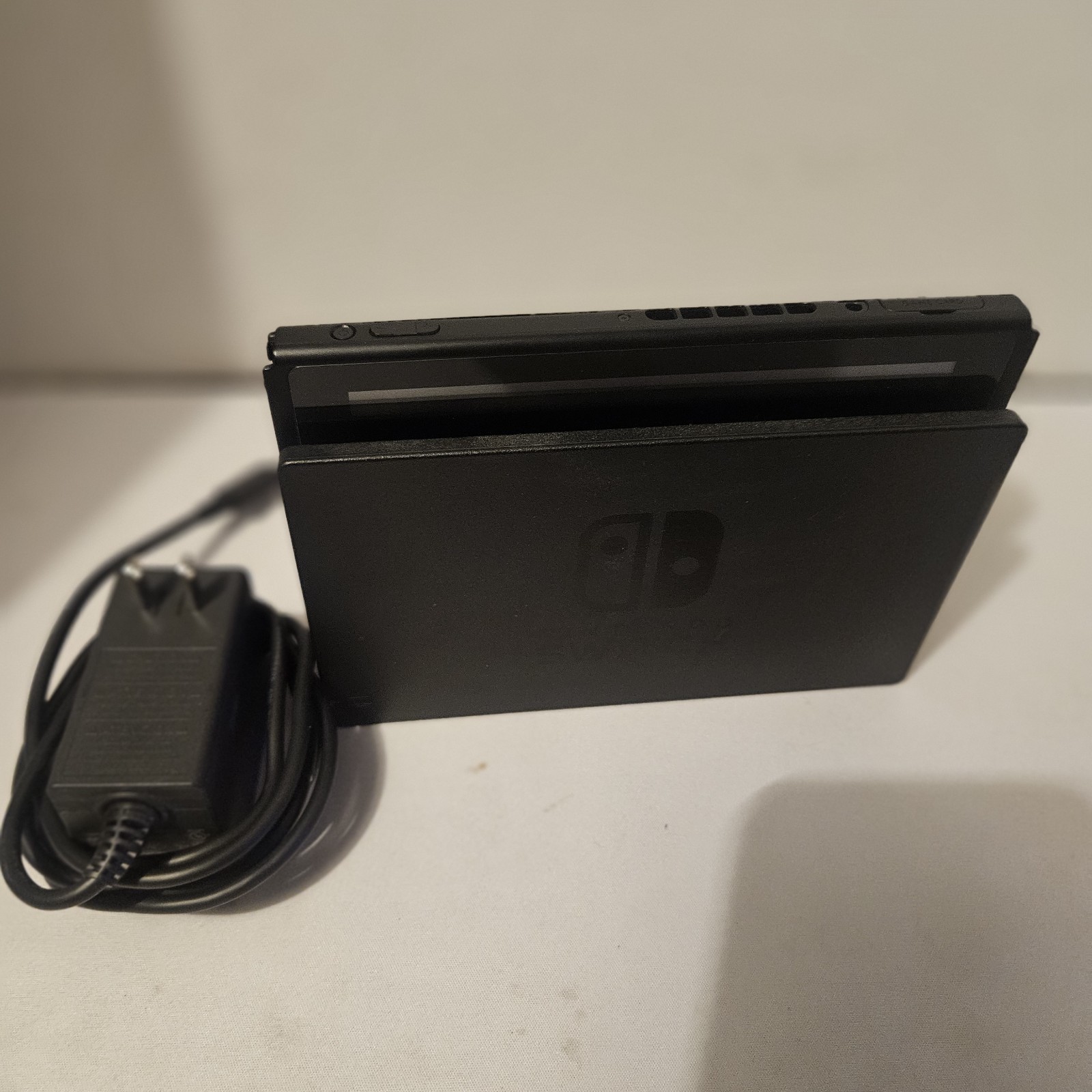 Nintendo HAC-001 Switch Tablet With Charge Dock No Controllers