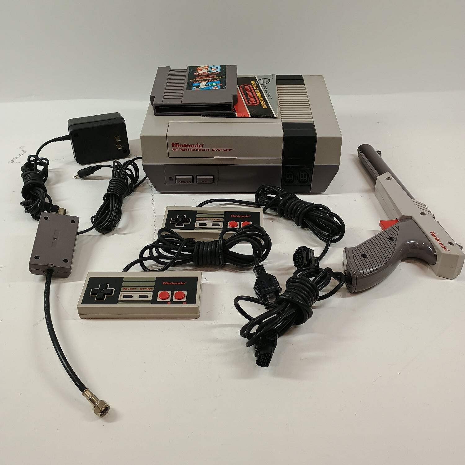 Nintendo Entertainment System NES Console Gaming System NES-001 Gray With Extras