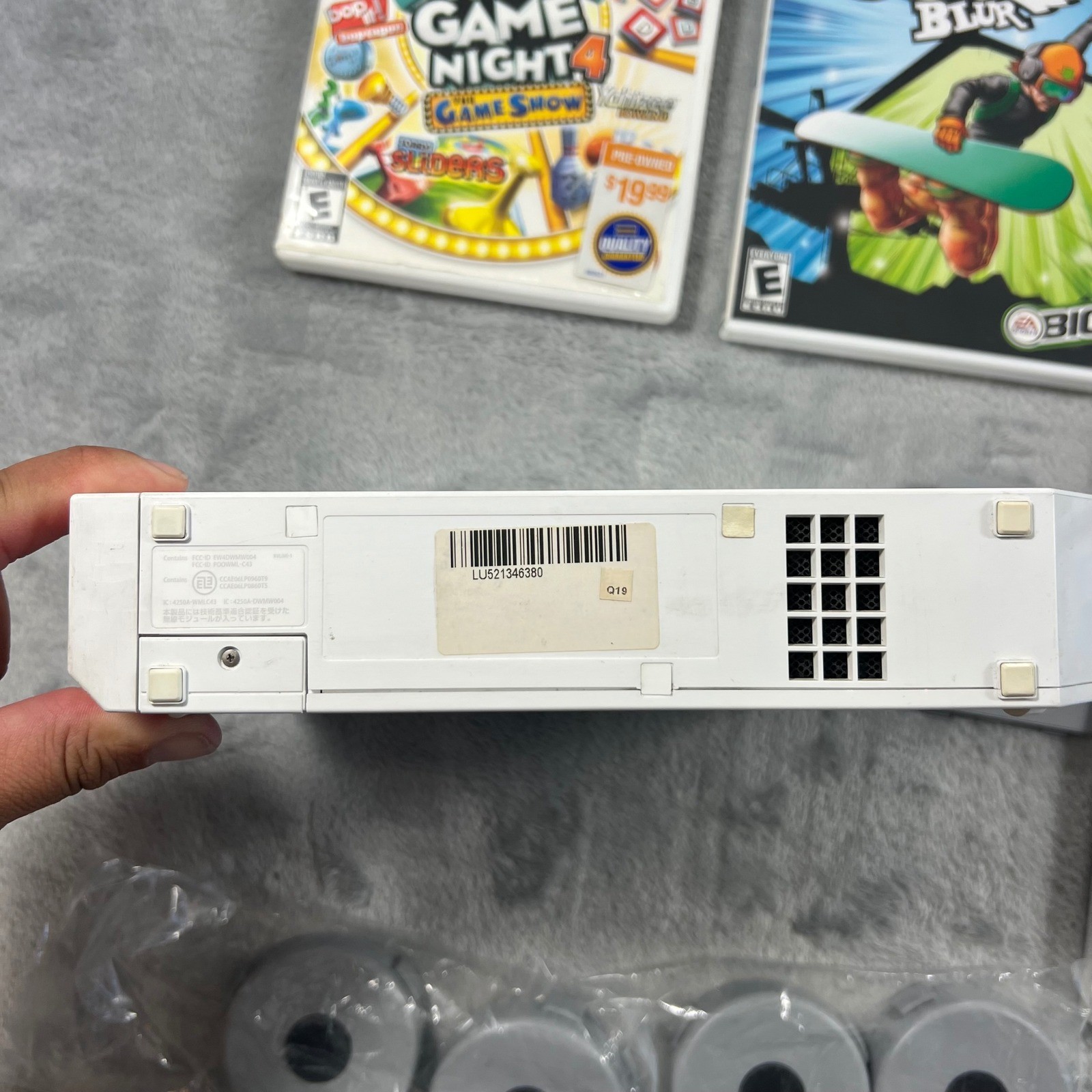 Nintendo Wii Bundle White Console 6 Games 2 Remotes Nunchucks Balance Board