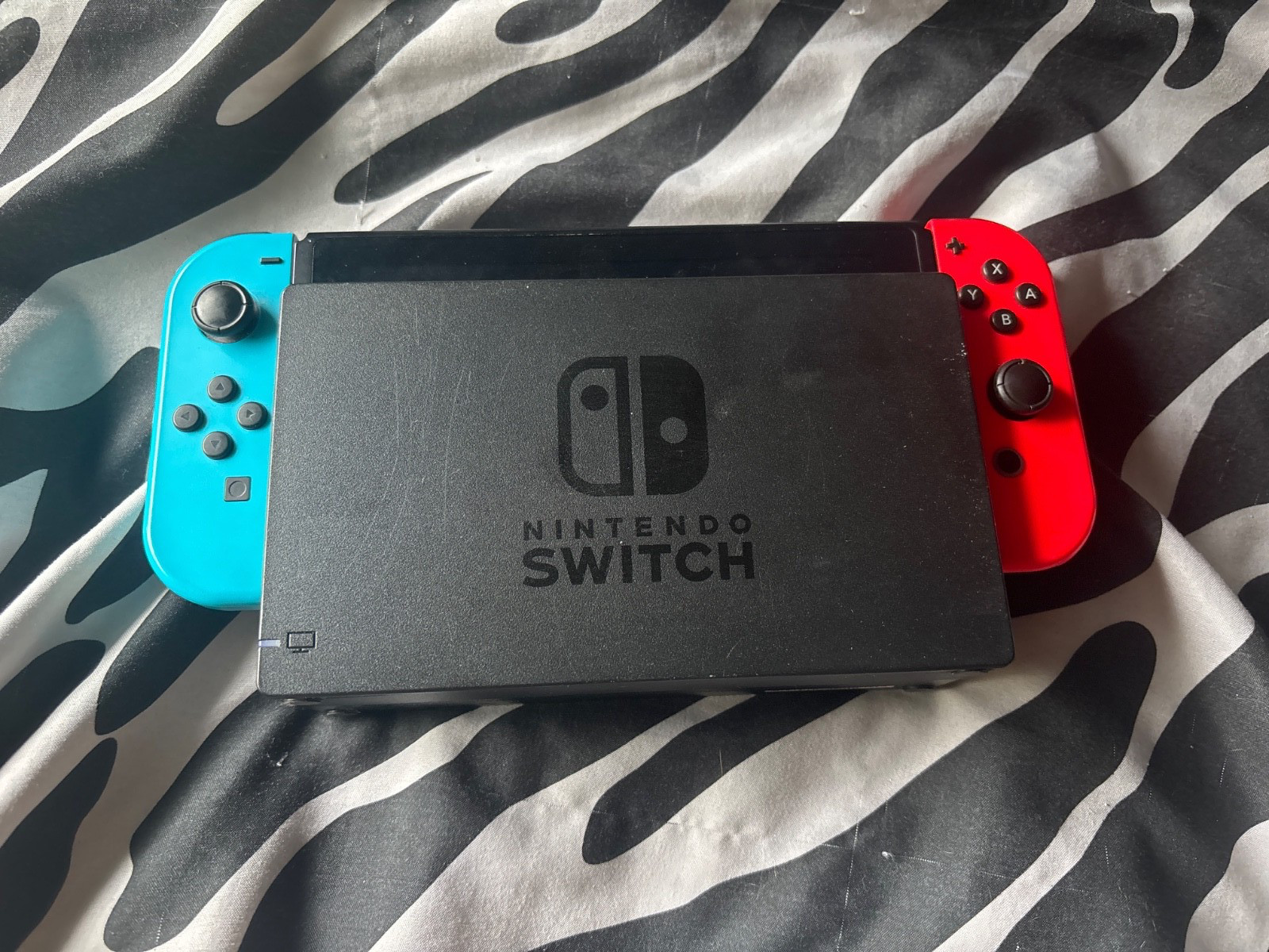 Nintendo Switch Game Console – 32GB, New Edition, Gray (10002199)