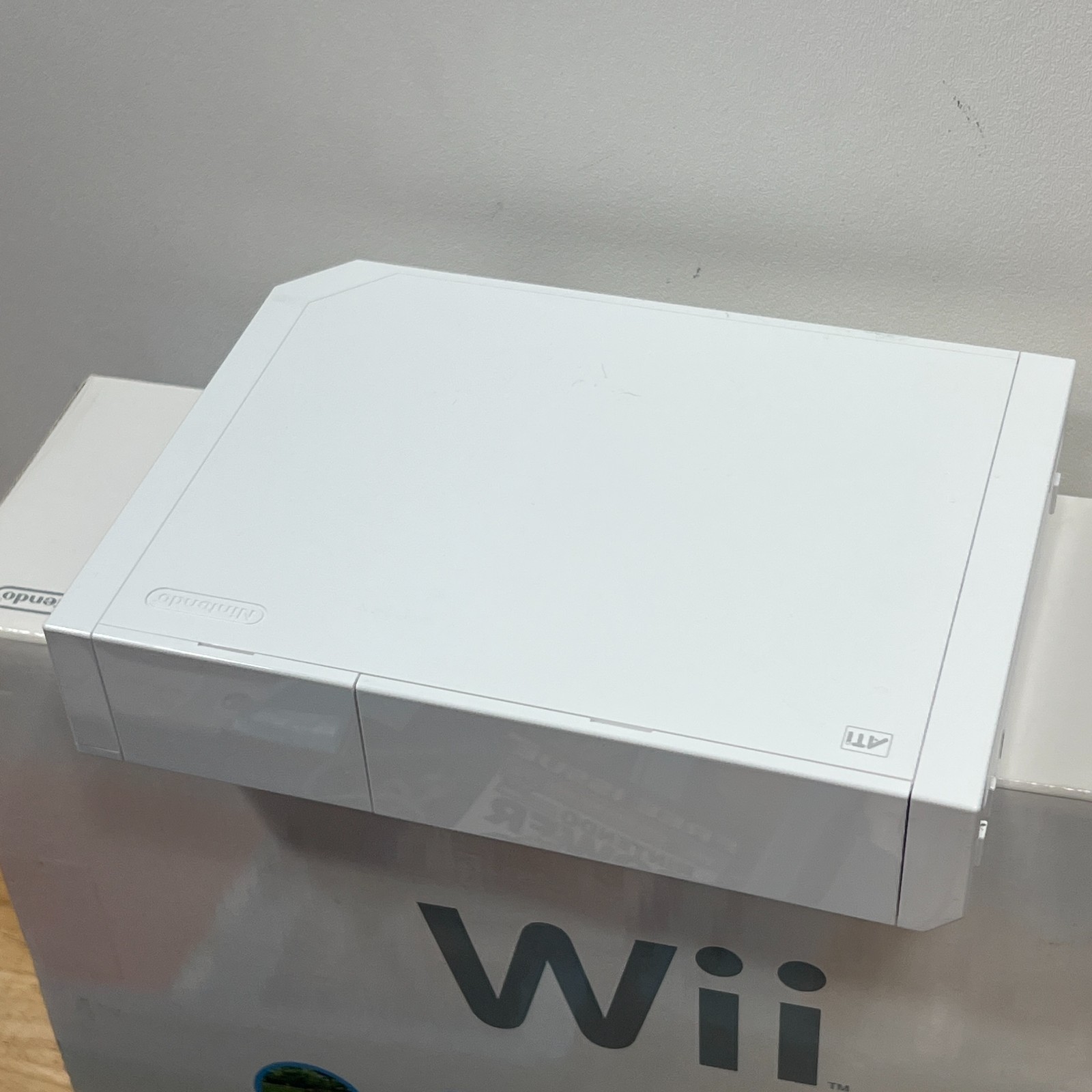 MINT Nintendo Wii Console Bundle White RVL-001 CIB wii Sports Netflix BOXED