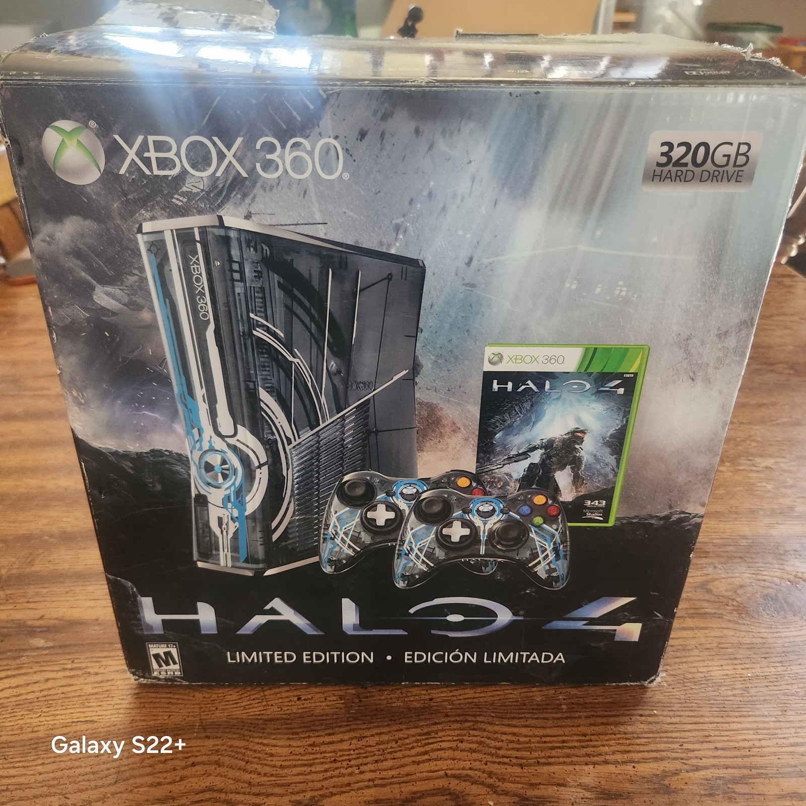 Microsoft Xbox 360 Halo 4 Limited Edition 320GB Console Bundle Box 2 Controllers