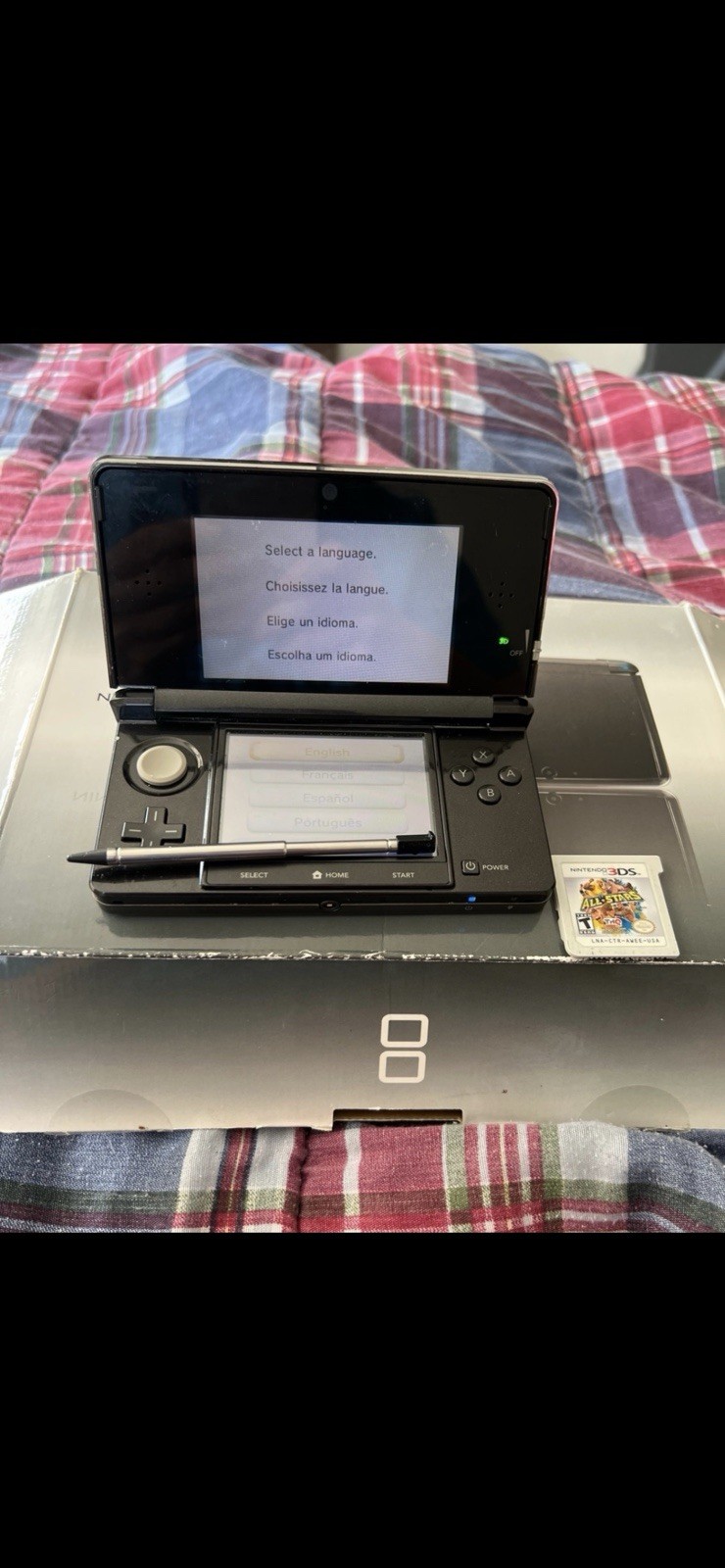 Nintendo 3DS Black Handheld Console Wi-Fi 3D Capability w/ Box, Charger, Stylus