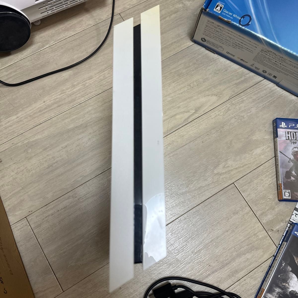 [Bonus] PS4 500GB Console + Controller + 4 Software.Tested from Japan