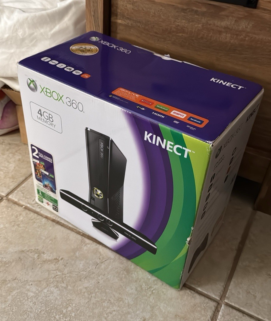 Microsoft Xbox 360 Kinect 4GB Wi-Fi HDMI Home Console Bundle 2 Games Black