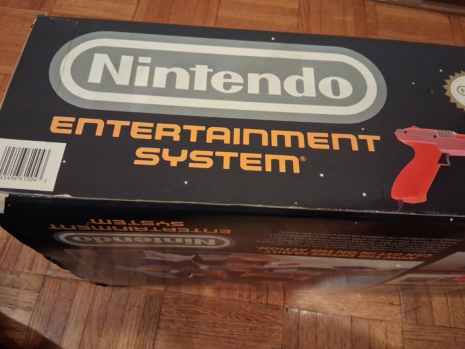 Nintendo NES Action Set Console Bundle w/ Original Box & Zapper Light Gun