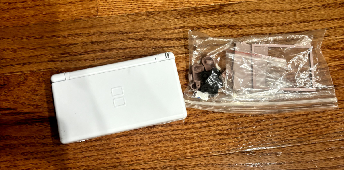 Nintendo DS Lite (WORKS)(CHECK DESCRIPTION) – White (13306461)