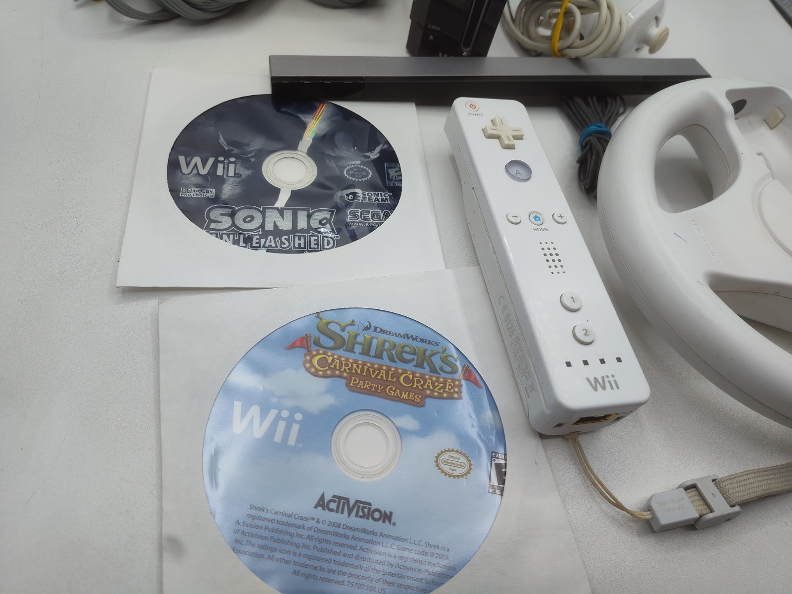 Nintendo Wii RVL-001 Console Bundle 2 Games Backwards Compatible GameCube