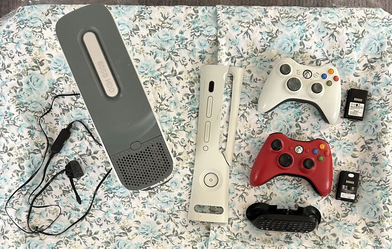 Microsoft Xbox 360 Pro System Bundle 60GB White Console (Untested) *Read Descrip