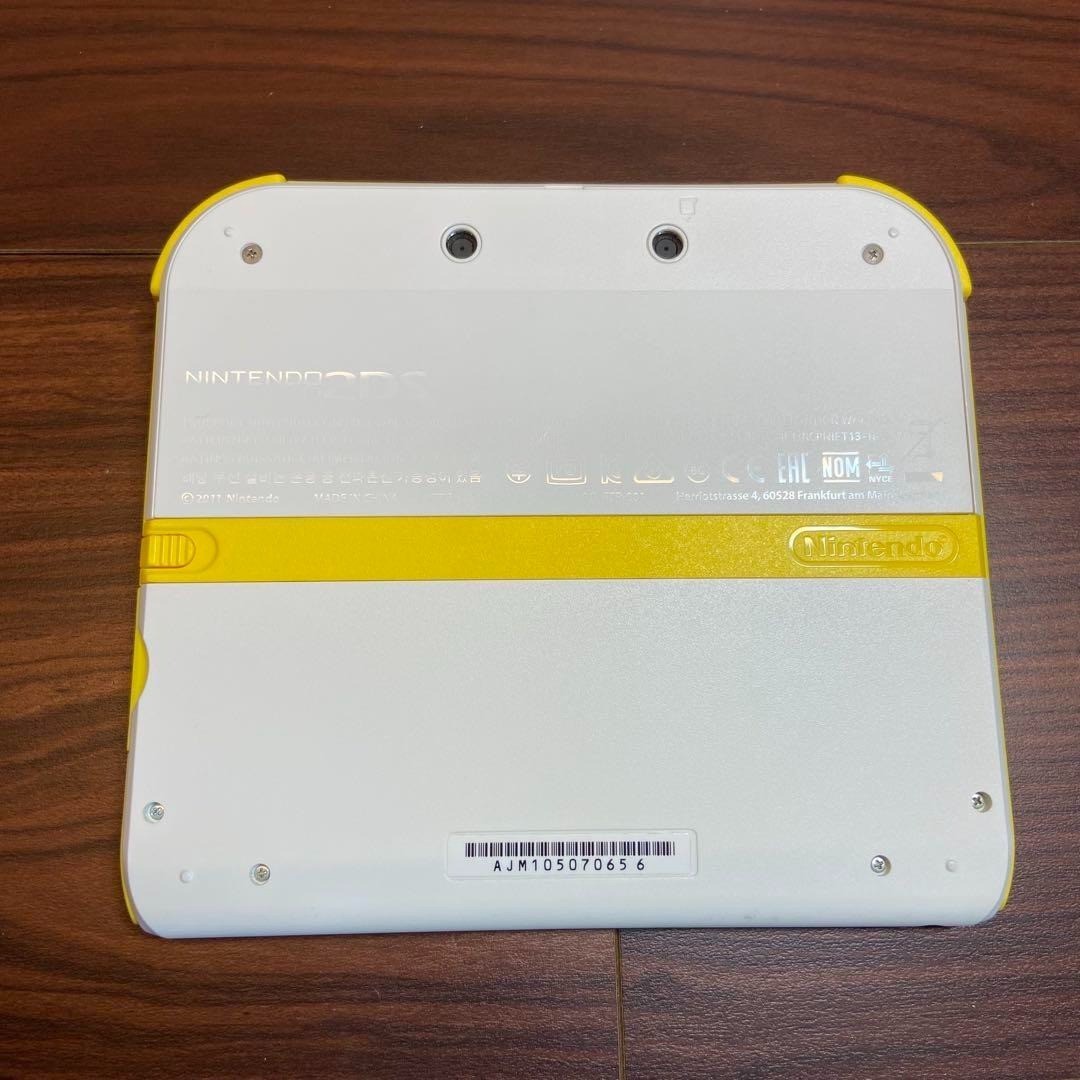 Nintendo 2DS Console – Super Mario Pack (White/Yellow) 4142 From Japan