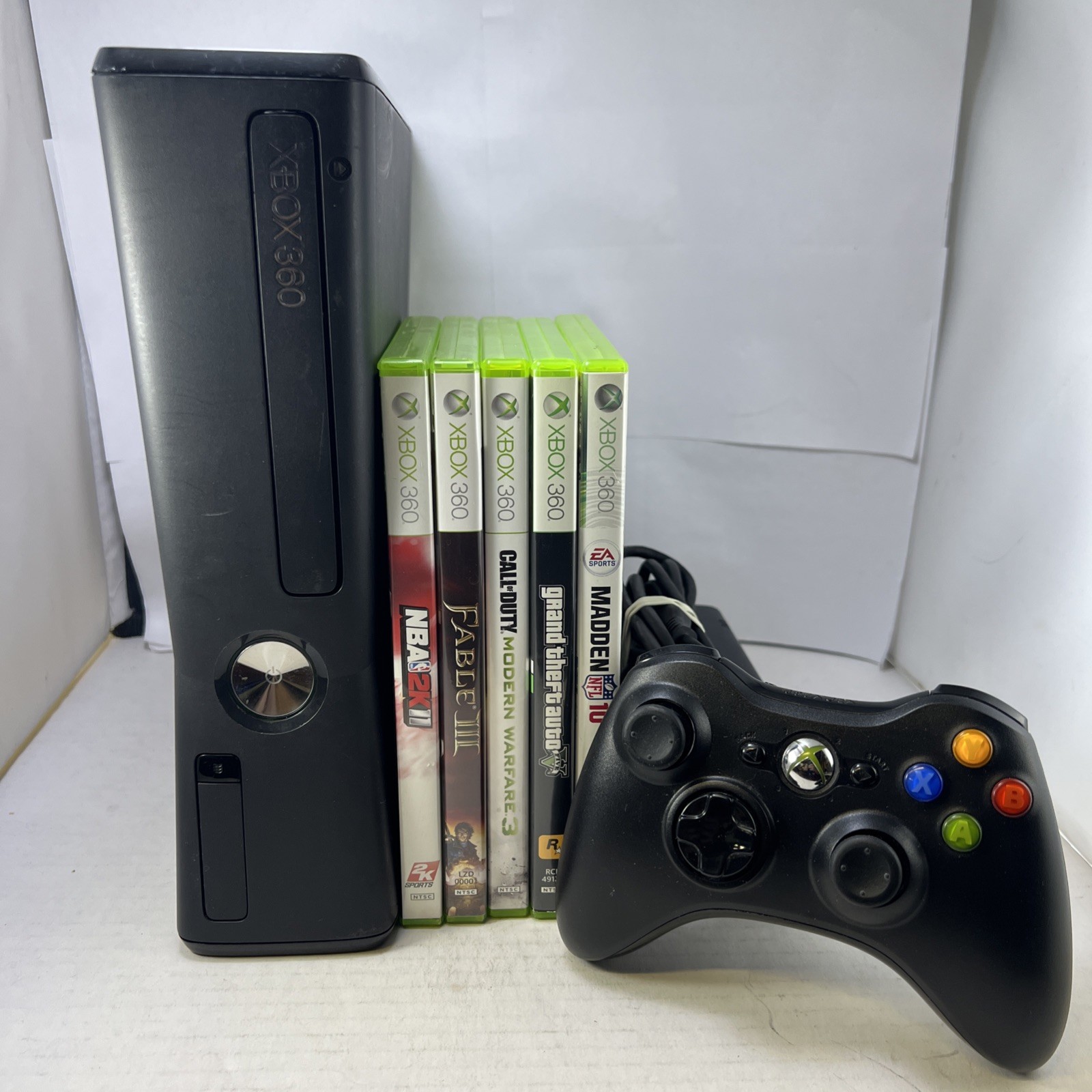 Xbox 360 S Slim 4GB Console Bundle Controller Lot Of 5 Games #ML32