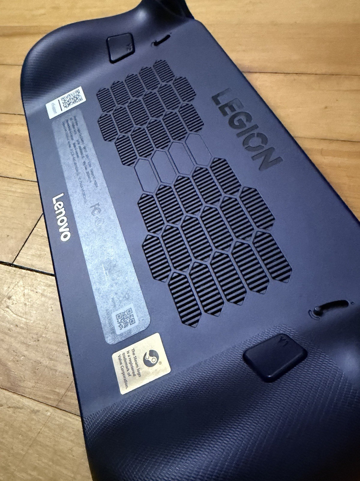 Legion Go S 8″ 120Hz Gaming Handheld AMD Ryzen Z1 Extreme, SteamOS, 32GB