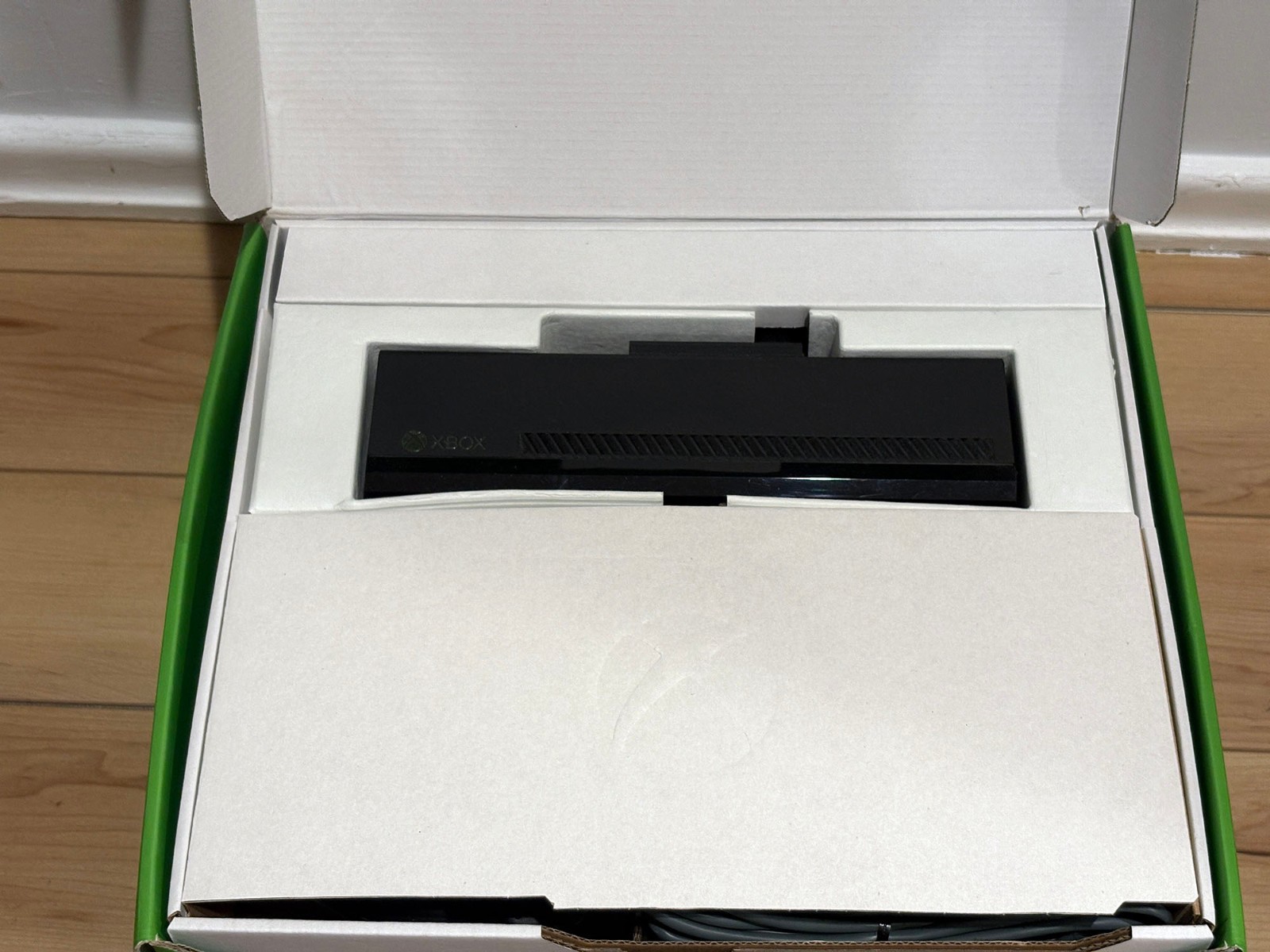 Xbox One 500GB Original Console Model 1540 / 1520 Kinect Camera Energizer Stand