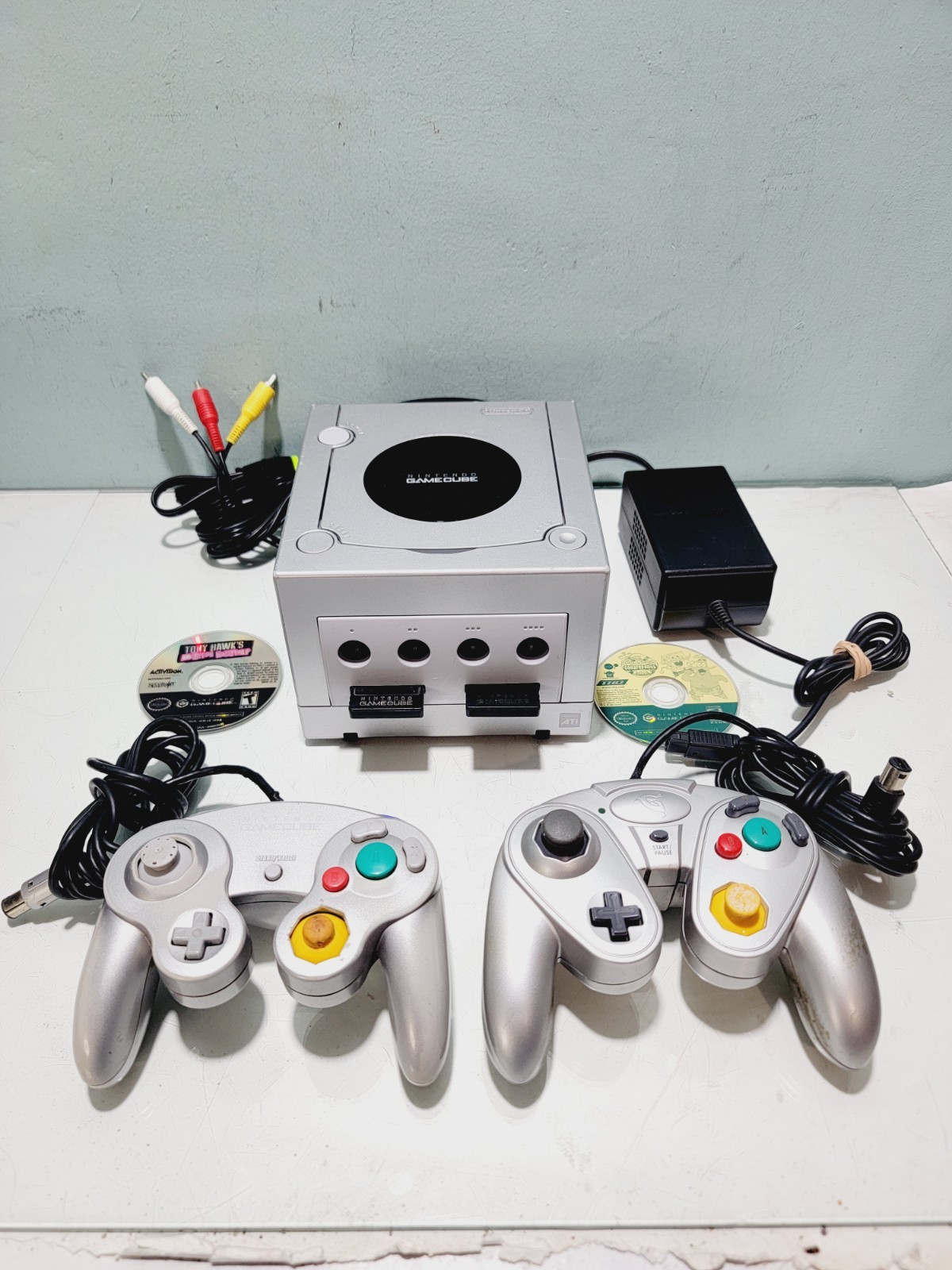Nintendo GameCube Platinum Silver DOL-001 (USA) | Console With 2 Controls 2 Game