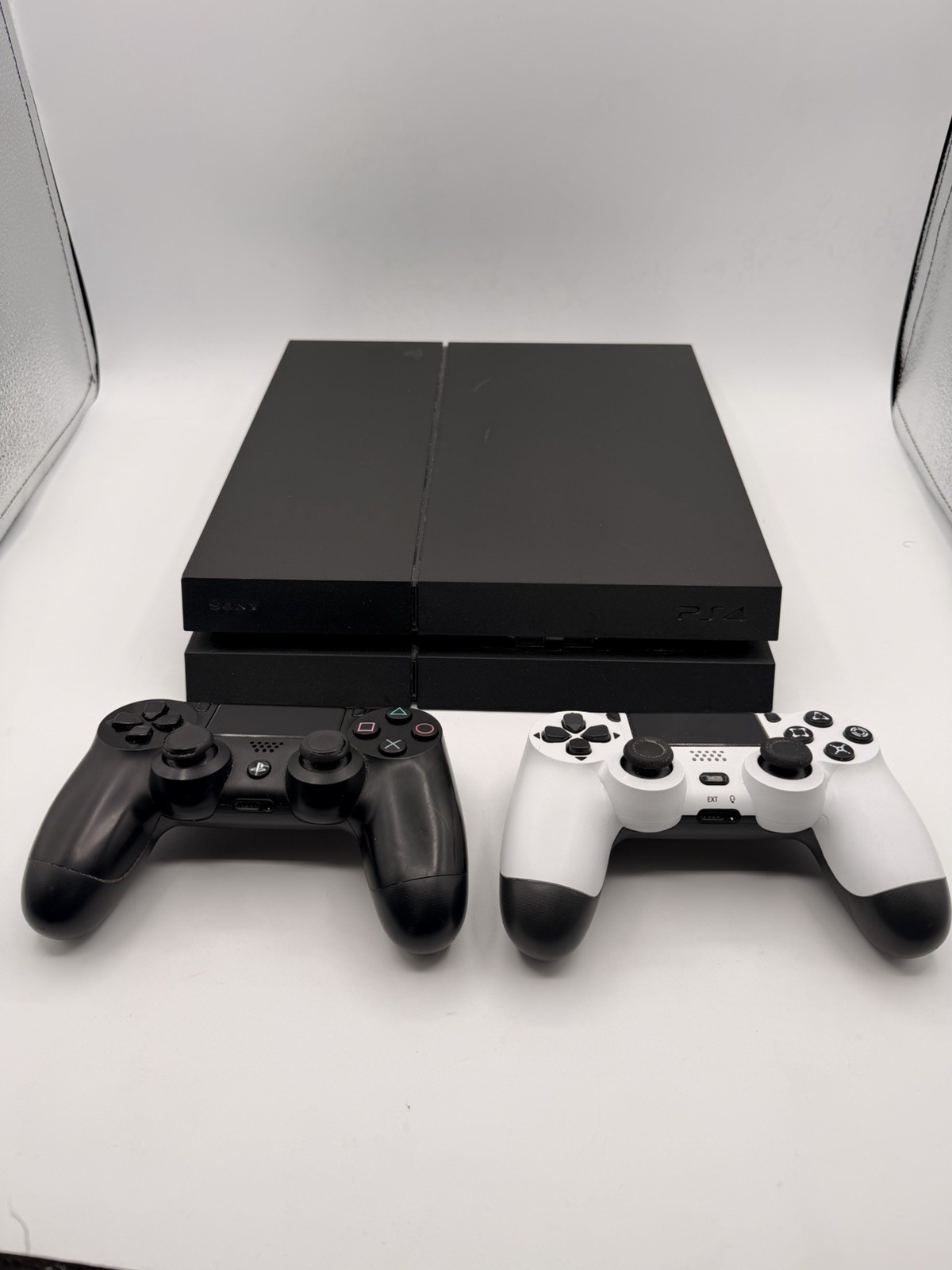 Sony PlayStation 4 CUH-1215A 500GB Video Game Console W/ Controllers Tested