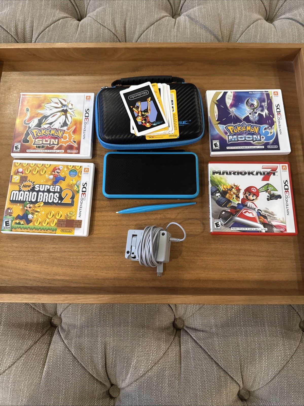Nintendo 3ds Blue And Black Carbon Fiber With Pokemon Sun And Moon Charger Mario