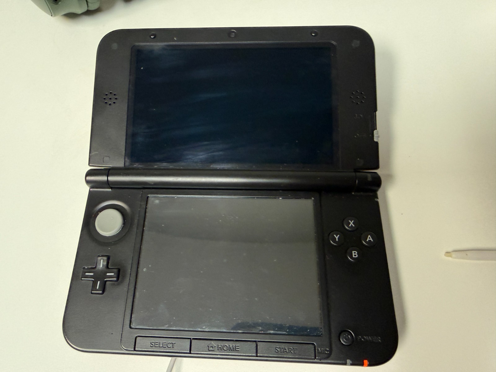 Nintendo 3DS Handheld System – Red plus 4 games