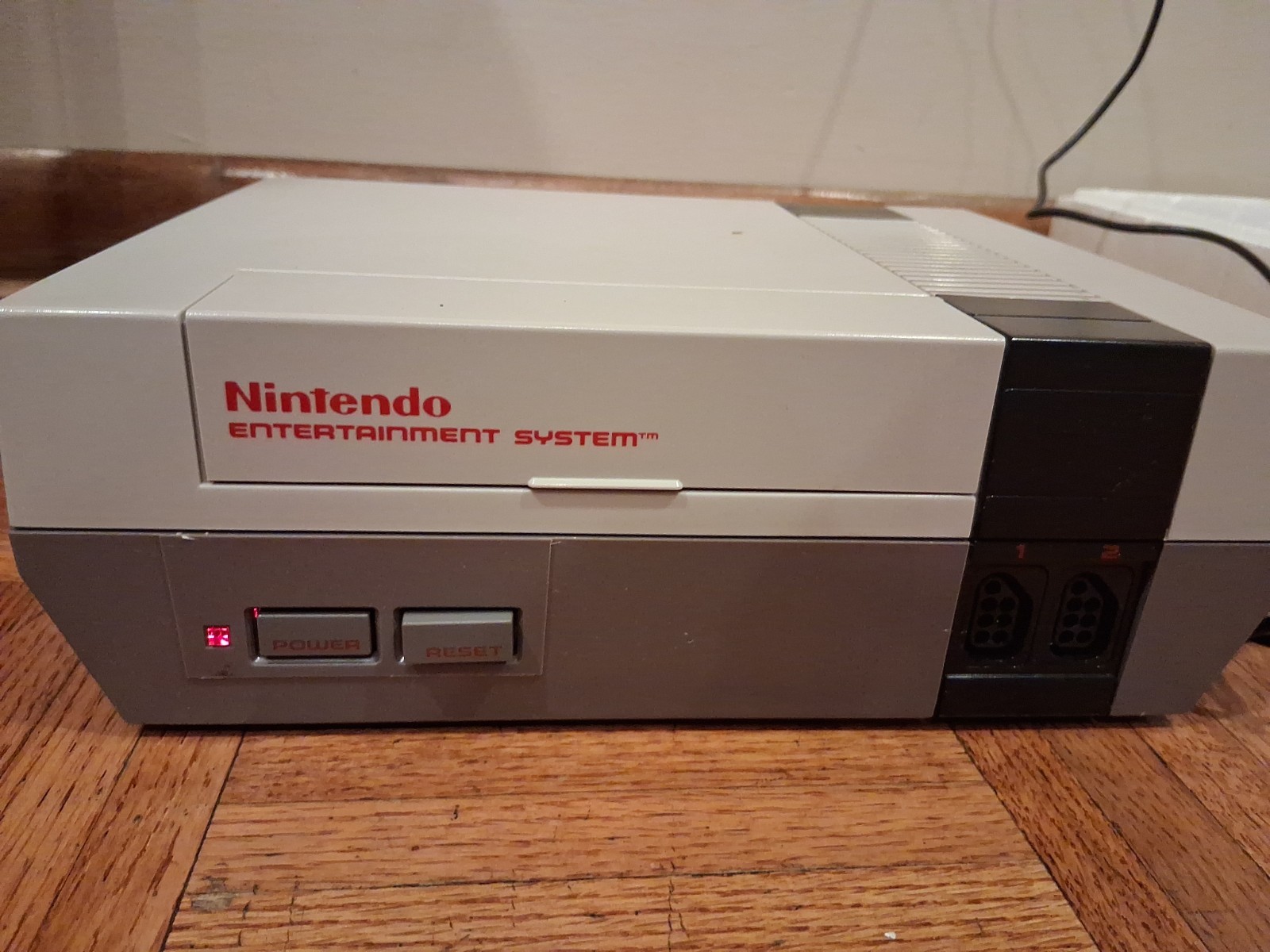 Nintendo NES Action Set Console Bundle w/ Original Box & Zapper Light Gun