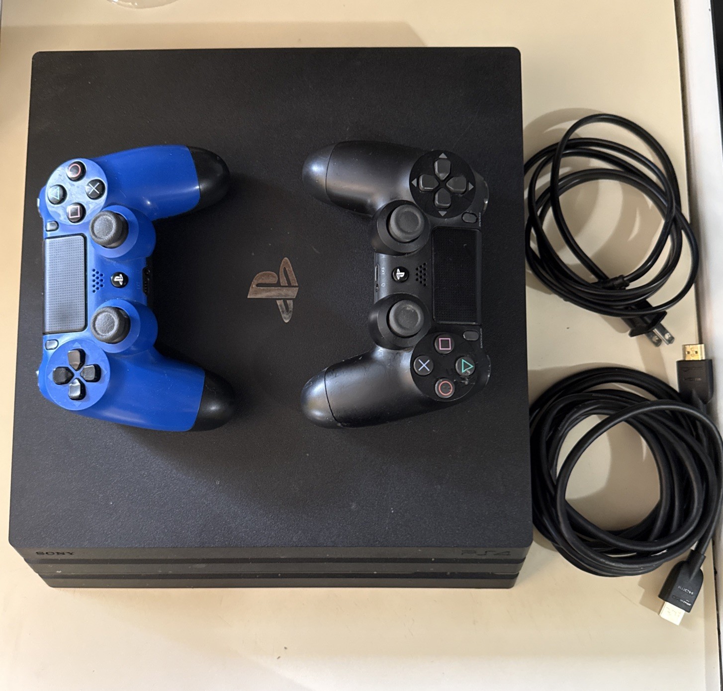PS4 Pro 1TB Bundle 2 Official Controllers + Power And HDMI CUH-7215B