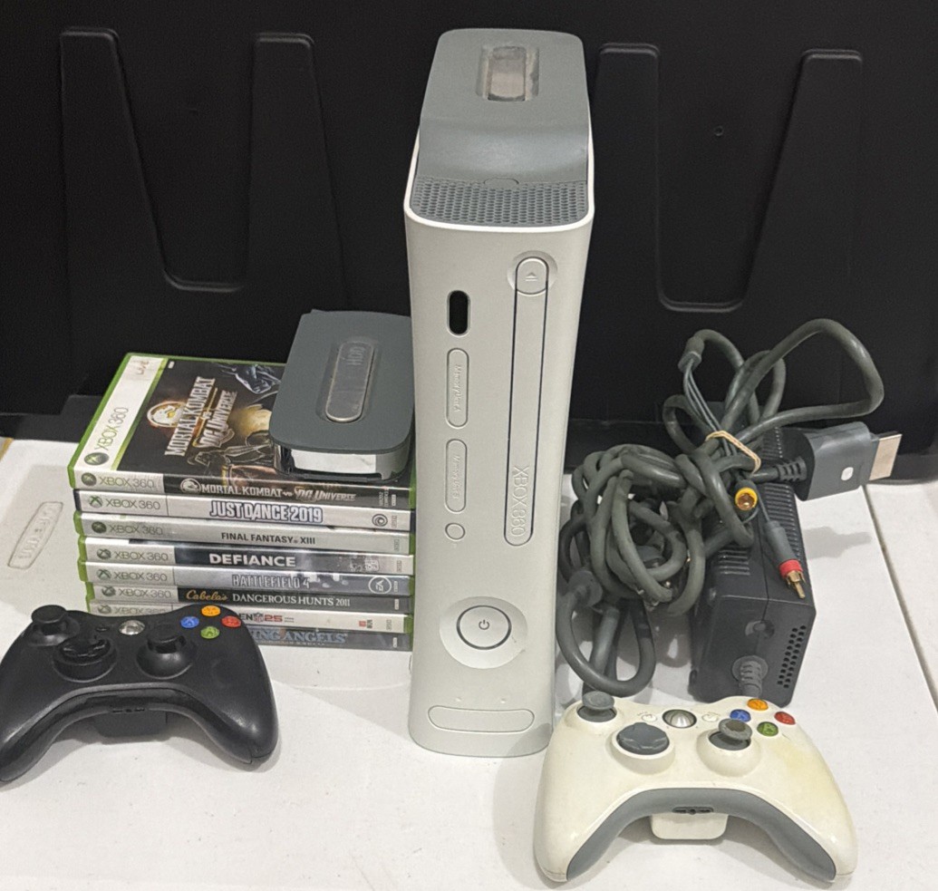 Xbox 360 Pro 20GB White Console Bundle 2 Controllers Cords 8 Games Tested