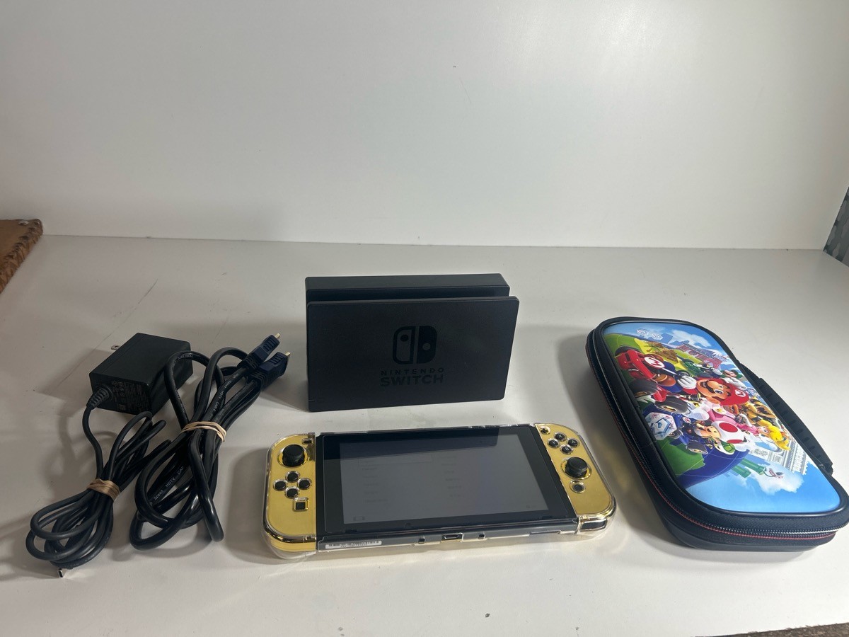 NINTENDO SWITCH HANDHELD – HAC-001 *JOYCONS ARE LOOSE READ DESCRIPTI (P17030297)