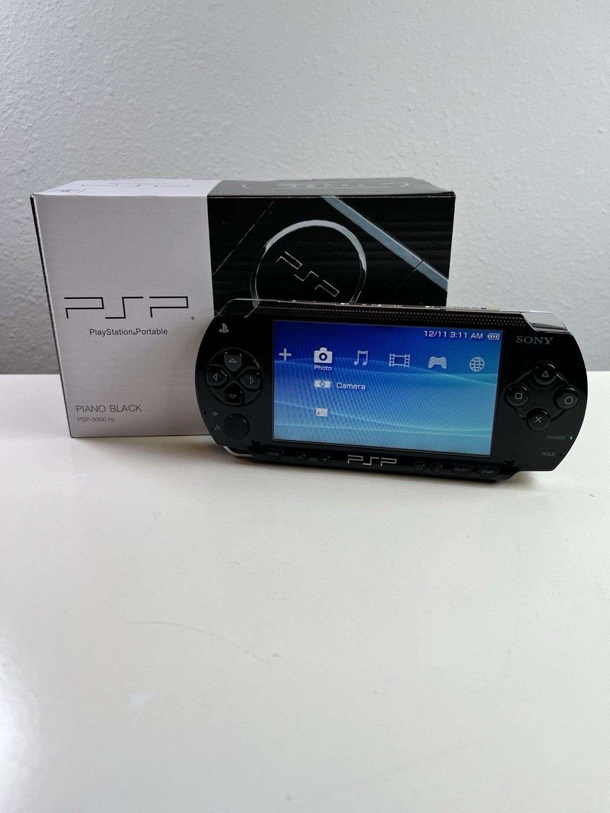 Sony PSP-3006 PB PSP-3000 Piano Black Handheld System w/ Box