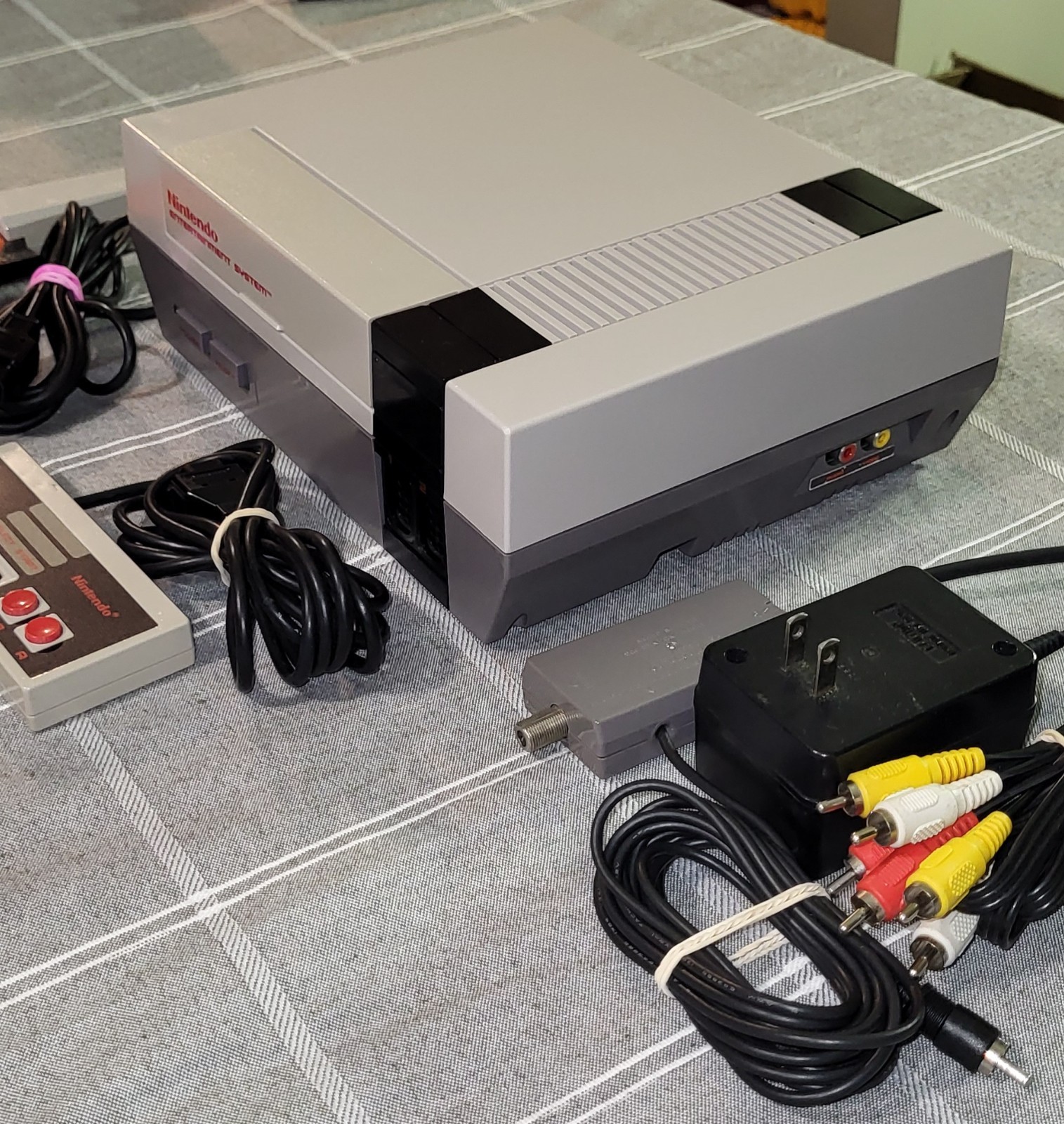 Nintendo Entertainment System (NES-001) Console Bundle – Clean Tested & Working