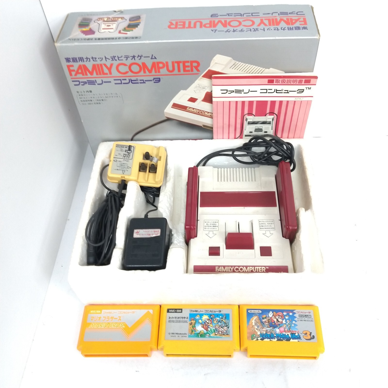 Nintendo Famicom boxed Japanese original Console w/ 3 games Super Mario HVC-001