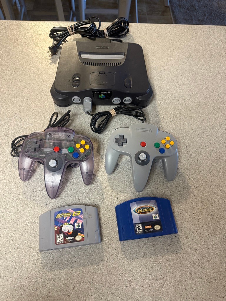Nintendo 64 N64 Bundle w/ Cords, 2 Controllers & 2 Games – Tested TONY HAWK/RACI