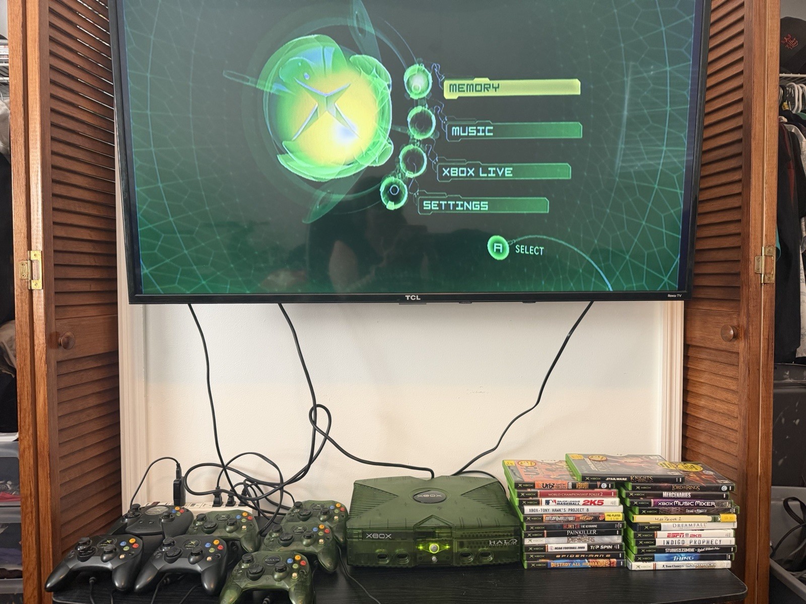 ⁠Xbox HALO Green Console Bundle – 8 Controllers 21 Games -Tested Limited Edition