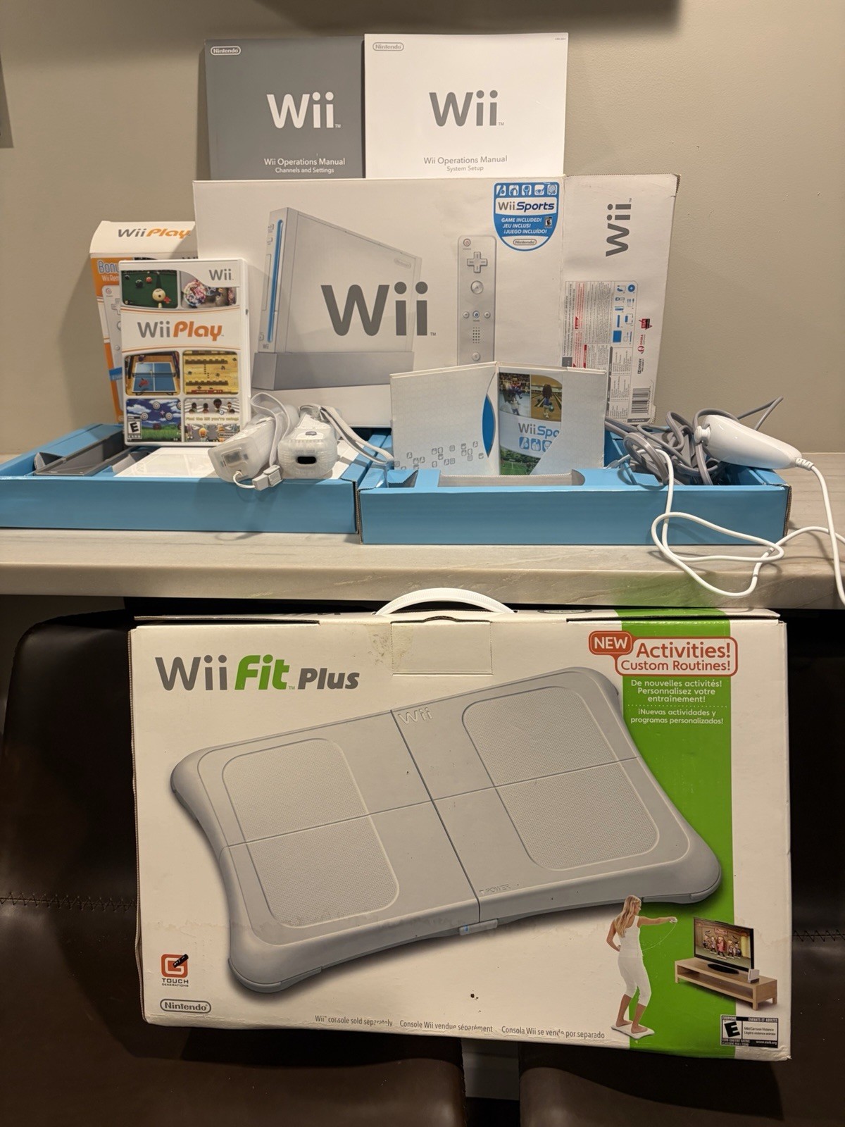 Nintendo Wii Video Game System RVL-001 Console with Wii Fit (bundle) Read Desrip