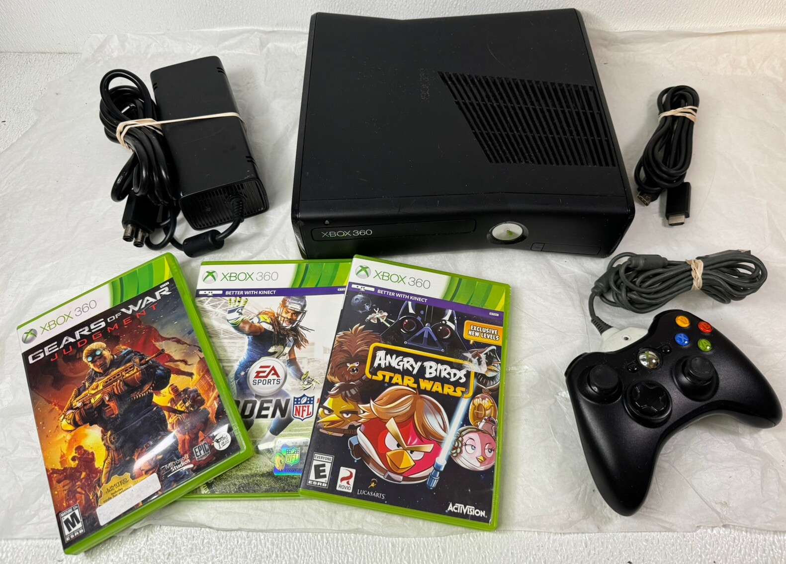 Microsoft XBOX 360S Slim Black Model 1439 250GB Controller & Games Bundle Tested