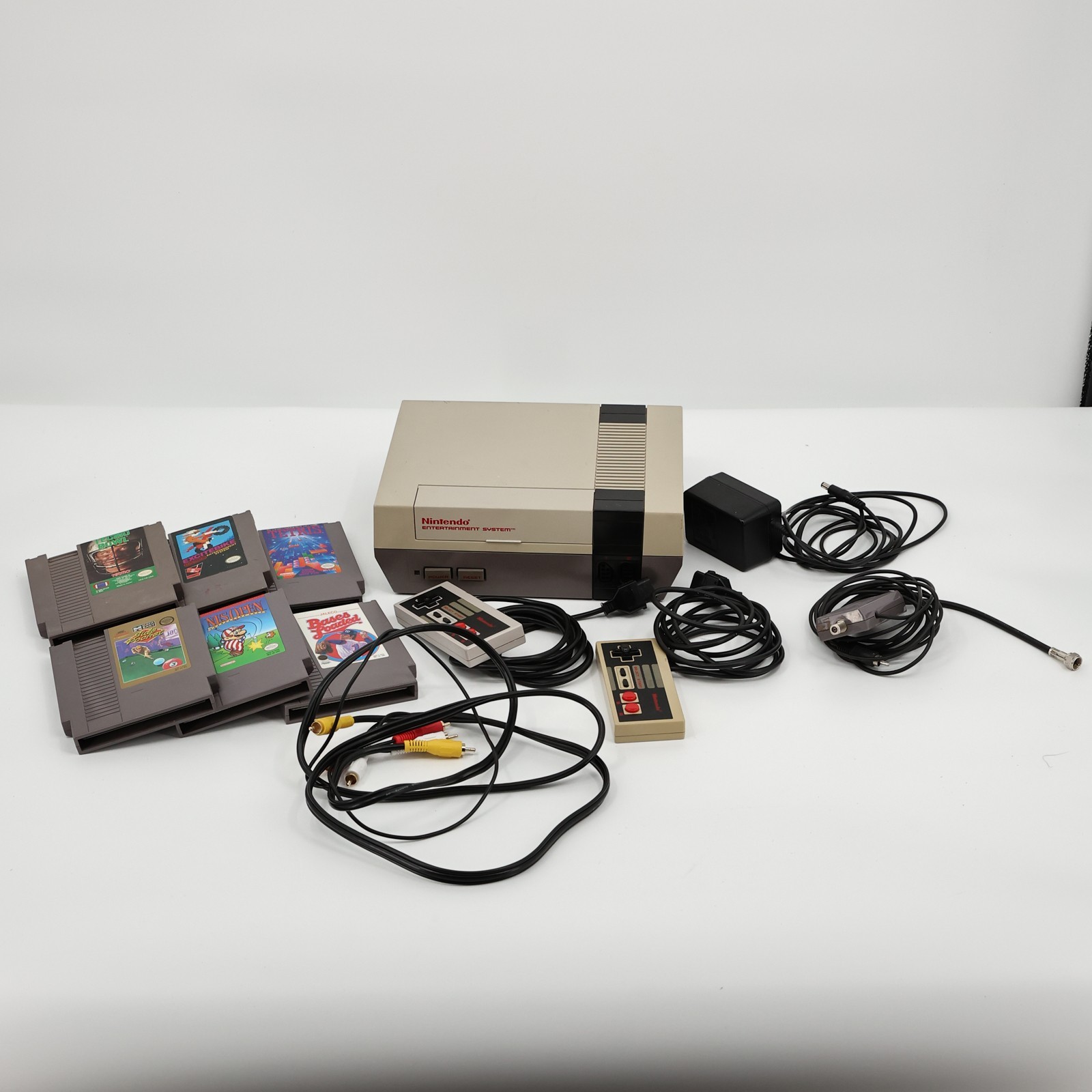 1985 Nintendo Entertainment System Bundle & Misc Games with Cords 2 Controllers