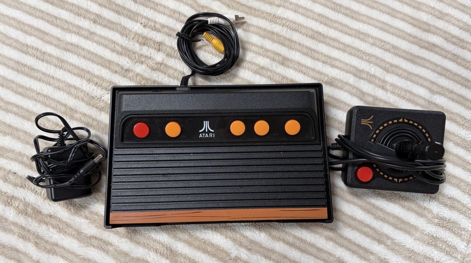 Atari Flashback 3 w/60 Classic Games Includes 1 Control & Charger Tested Works!