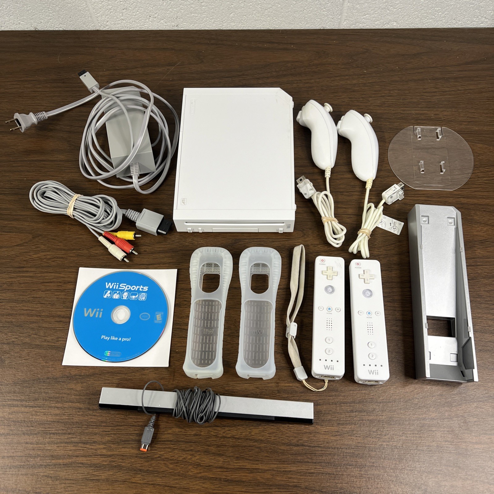 Nintendo Wii Console Bundle White RVL-001 + Wii Sports + 2 Remotes Tested Works