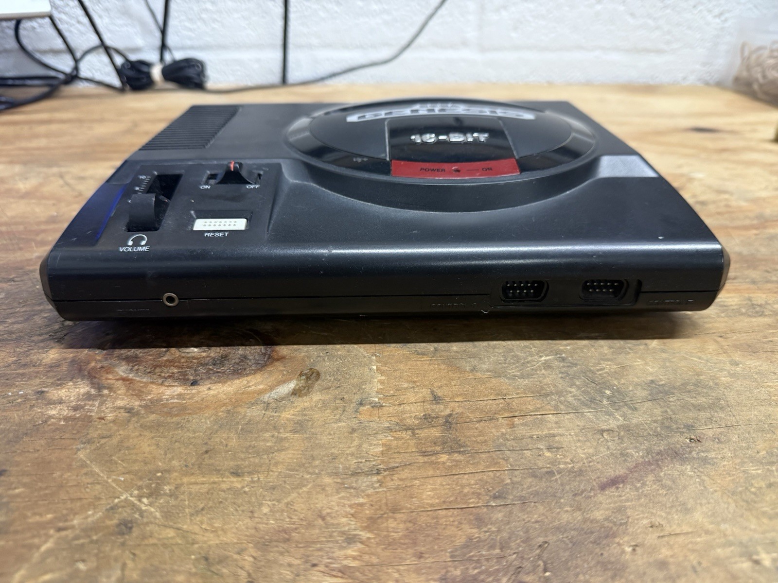 2-CONTROLLERS Original SEGA GENESIS Console MK-1601 Video Game System 1st Model