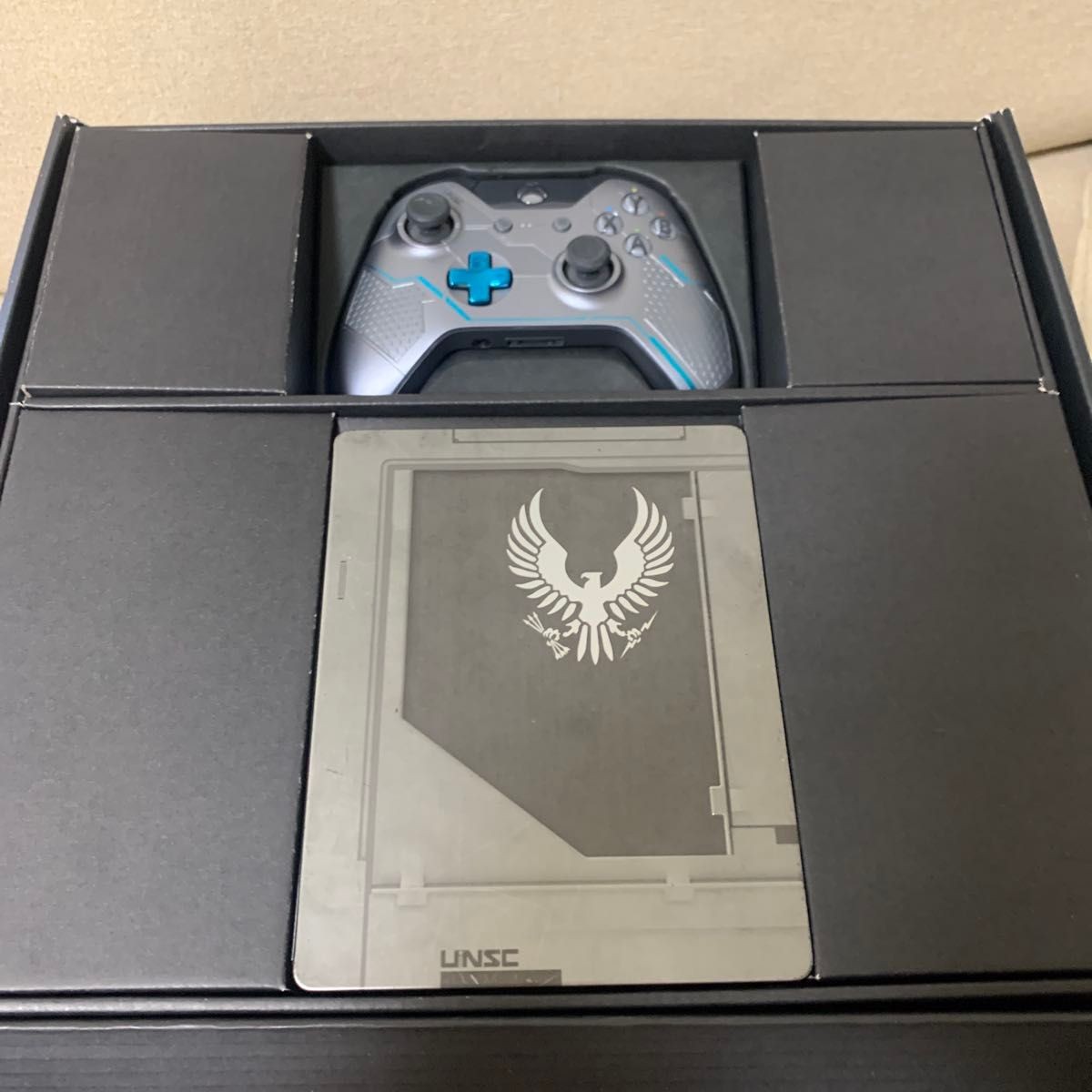 Microsoft Xbox One 1TB – Halo 5: Guardians Limited Edition – Used – Japan Model